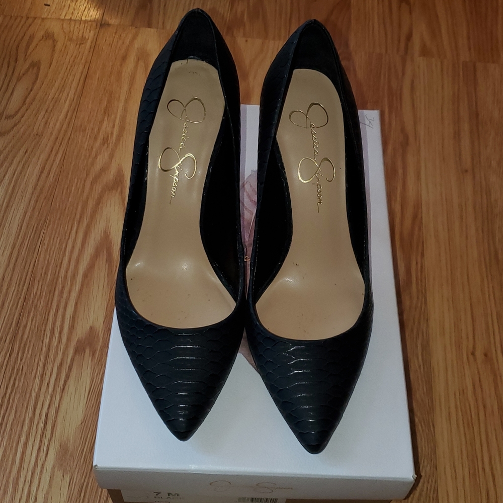 Jessica Simpson Size 7 black pumps